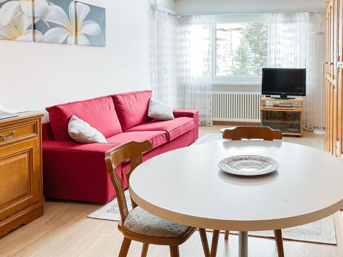 Zentrale Wohnung In St. Moritz Mit Grossem Balkon São Moritz Exterior foto