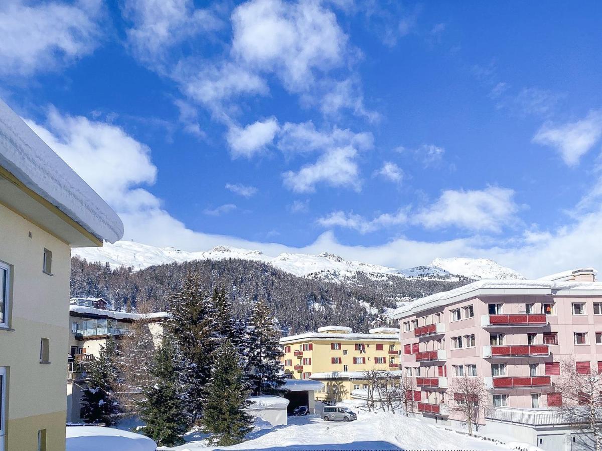 Zentrale Wohnung In St. Moritz Mit Grossem Balkon São Moritz Exterior foto