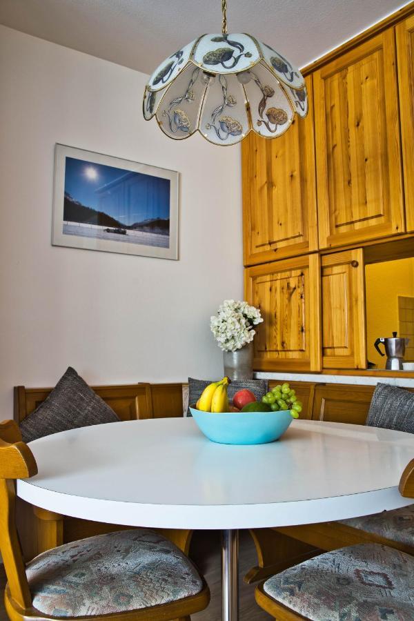 Zentrale Wohnung In St. Moritz Mit Grossem Balkon São Moritz Exterior foto