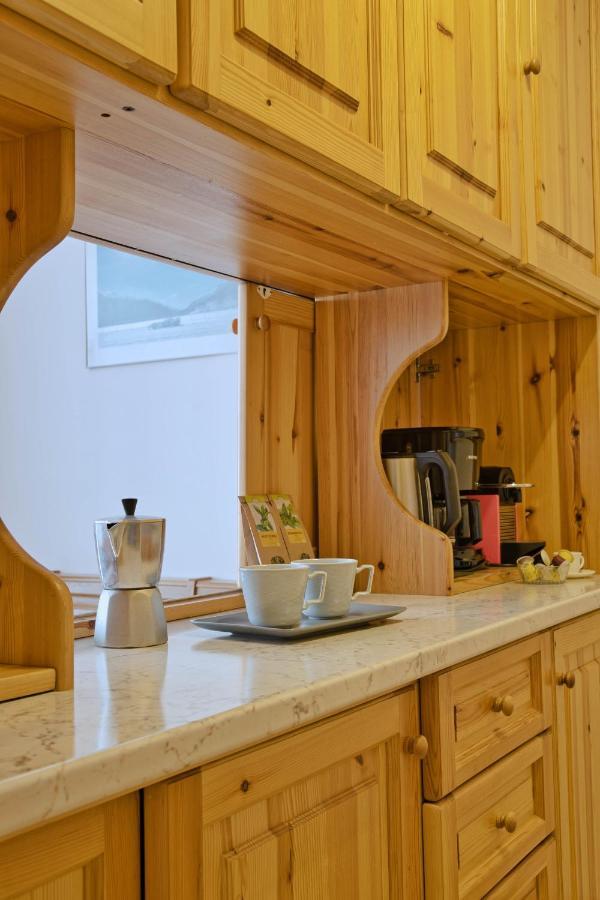 Zentrale Wohnung In St. Moritz Mit Grossem Balkon São Moritz Exterior foto